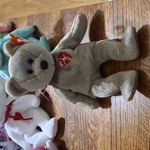 Ty Beanie Baby—-1999 Signature Bear